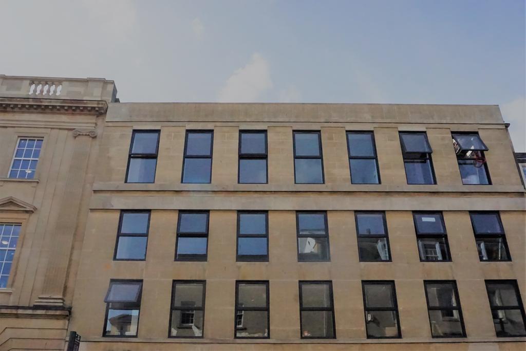 Hiding Space Westgate Apartments Bath Exterior photo